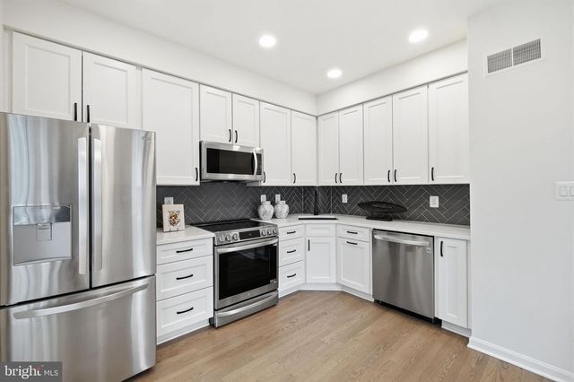 4096 21ST RD N, Arlington, VA 22207