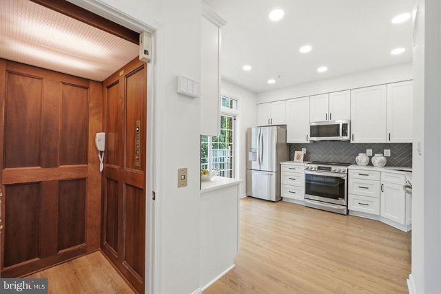 4096 21ST RD N, Arlington, VA 22207