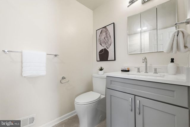 4096 21ST RD N, Arlington, VA 22207