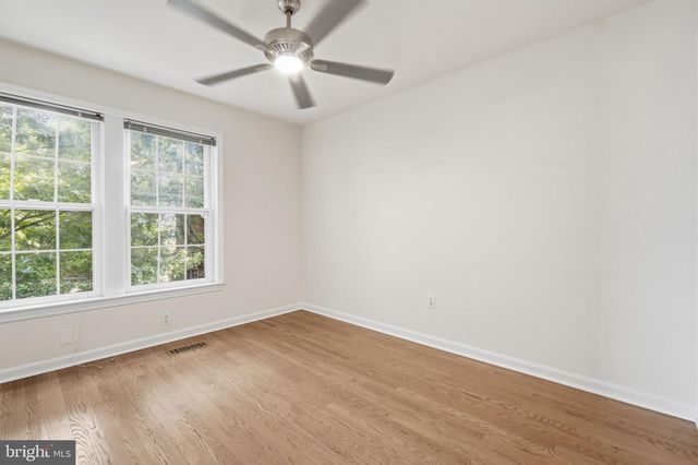 4096 21ST RD N, Arlington, VA 22207