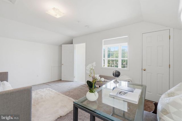 4096 21ST RD N, Arlington, VA 22207