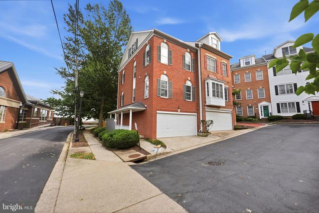 4096 21ST RD N, Arlington, VA 22207