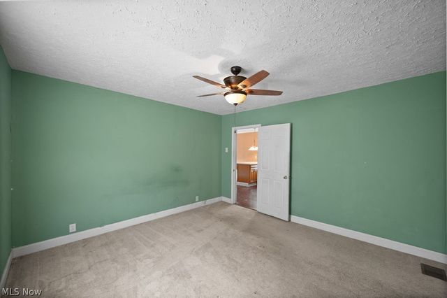 909 Camden Avenue, Parkersburg, WV 26101