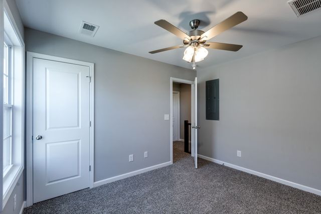 1216B Paradise Hill Rd, Clarksville, TN 37040