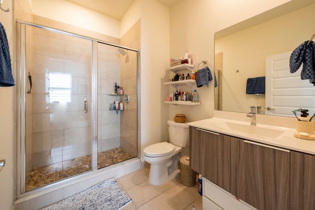 7925 NW 104th Avenue 24, Doral, FL 33178