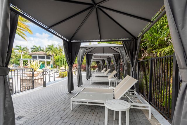 7925 NW 104th Avenue 24, Doral, FL 33178