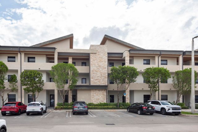7925 NW 104th Avenue 24, Doral, FL 33178