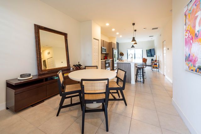 7925 NW 104th Avenue 24, Doral, FL 33178