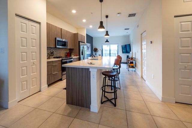 7925 NW 104th Avenue 24, Doral, FL 33178