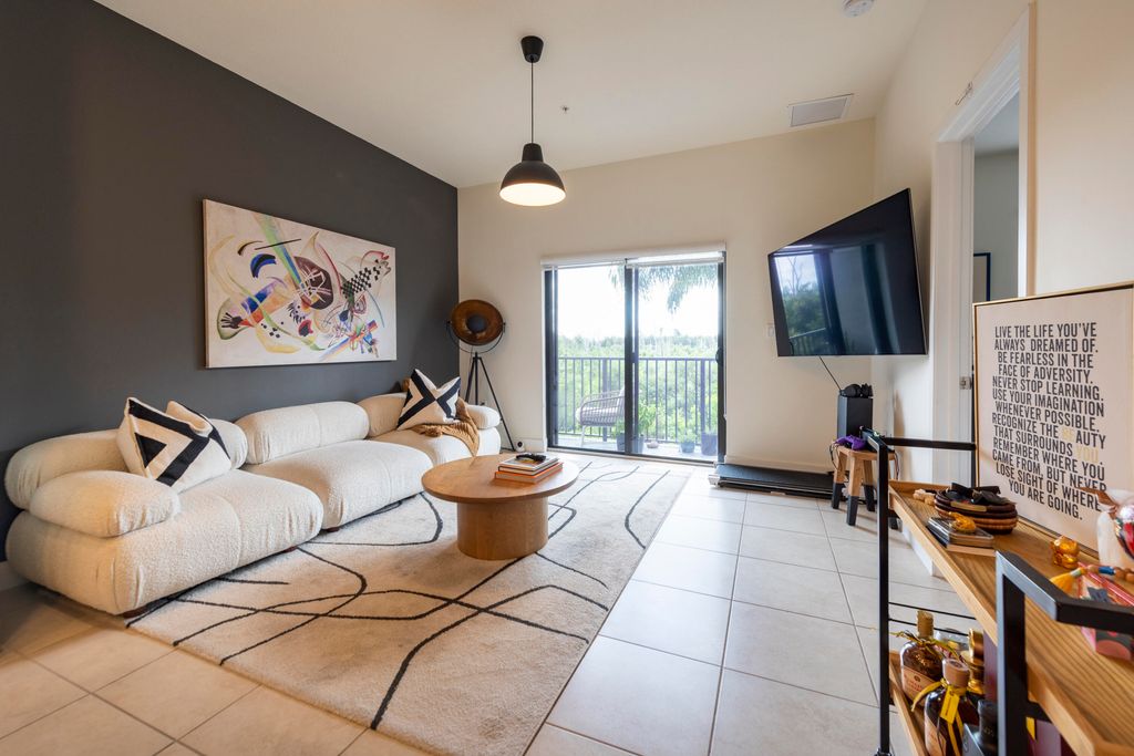 7925 NW 104th Avenue 24, Doral, FL 33178