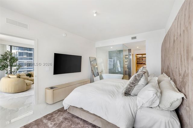 700 NE 24th St 1107, Miami, FL 33137