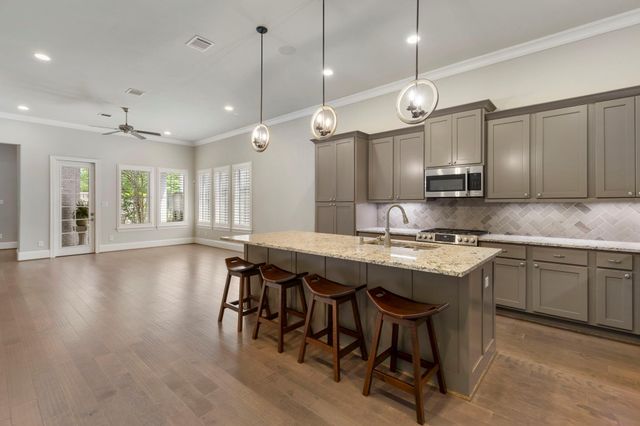 119 Bonnie Ridge Circle, Shenandoah, TX 77384