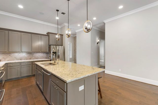 119 Bonnie Ridge Circle, Shenandoah, TX 77384