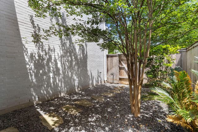 119 Bonnie Ridge Circle, Shenandoah, TX 77384