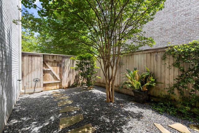 119 Bonnie Ridge Circle, Shenandoah, TX 77384