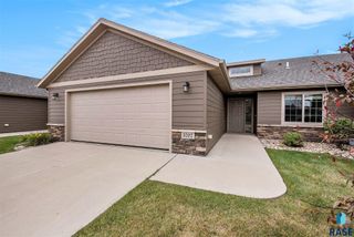 5707 S Plainside Pl Place, Sioux Falls, SD 57108