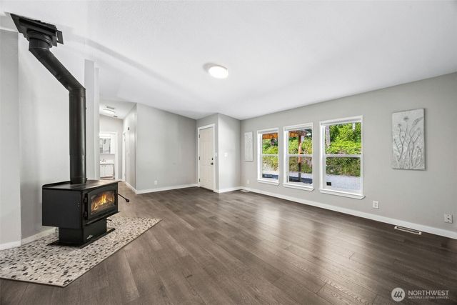 40402 66th Avenue E, Eatonville, WA 98328