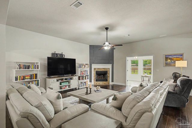 9177 Iron Gate Blvd, Milton, FL 32570
