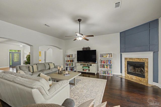 9177 Iron Gate Blvd, Milton, FL 32570