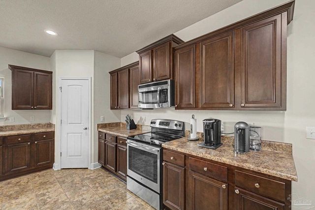 9177 Iron Gate Blvd, Milton, FL 32570