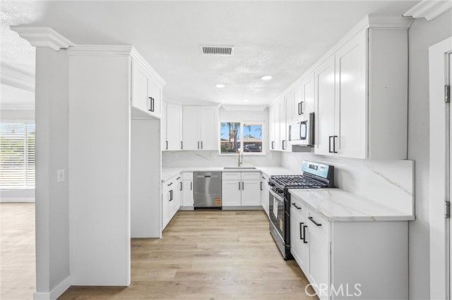 26662 Fleming St, Highland, CA 92346