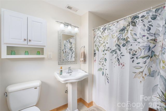 1075 Moody Farm Road, Maggie Valley, NC 28751