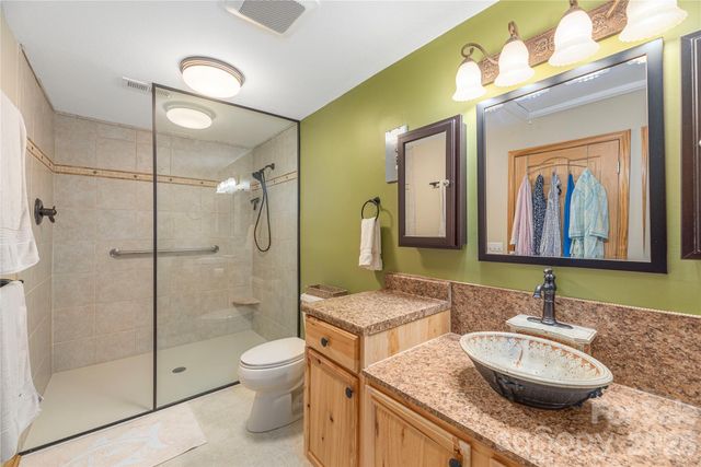 1075 Moody Farm Road, Maggie Valley, NC 28751
