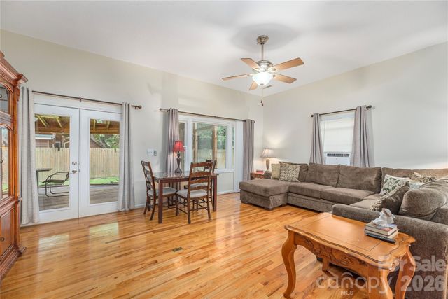 1075 Moody Farm Road, Maggie Valley, NC 28751