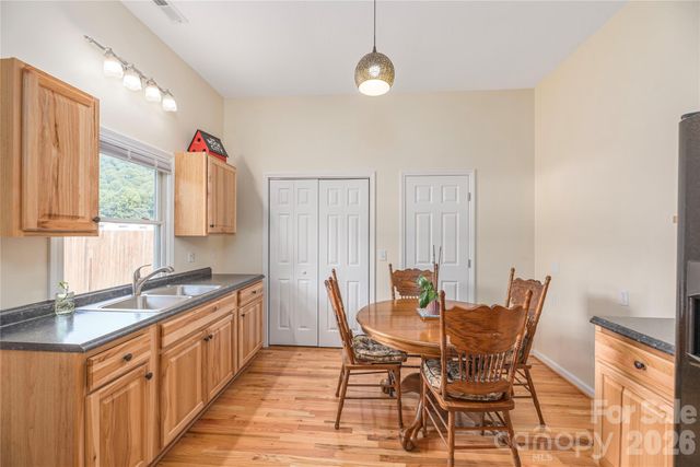 1075 Moody Farm Road, Maggie Valley, NC 28751
