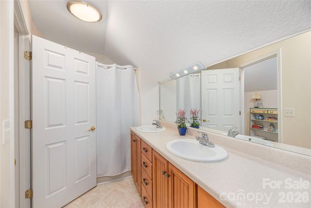 1075 Moody Farm Road, Maggie Valley, NC 28751