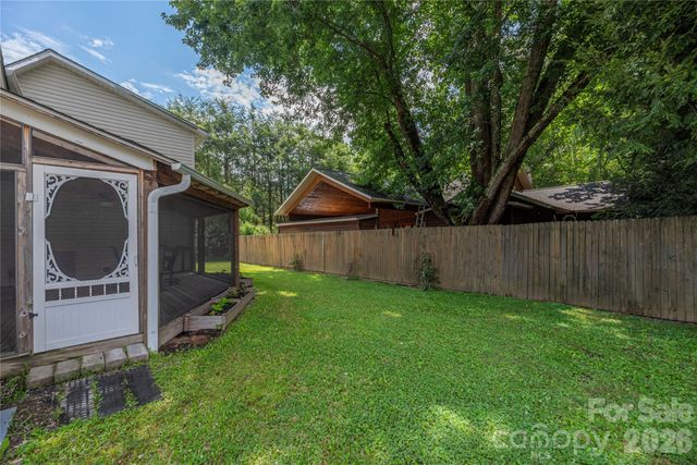 1075 Moody Farm Road, Maggie Valley, NC 28751