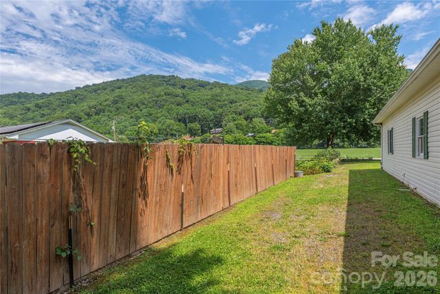 1075 Moody Farm Road, Maggie Valley, NC 28751