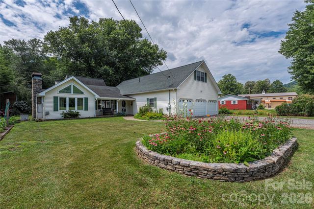 1075 Moody Farm Road, Maggie Valley, NC 28751