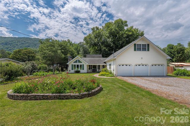 1075 Moody Farm Road, Maggie Valley, NC 28751