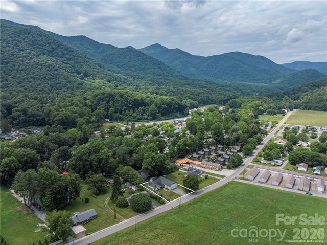 1075 Moody Farm Road, Maggie Valley, NC 28751