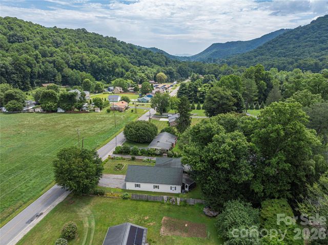 1075 Moody Farm Road, Maggie Valley, NC 28751