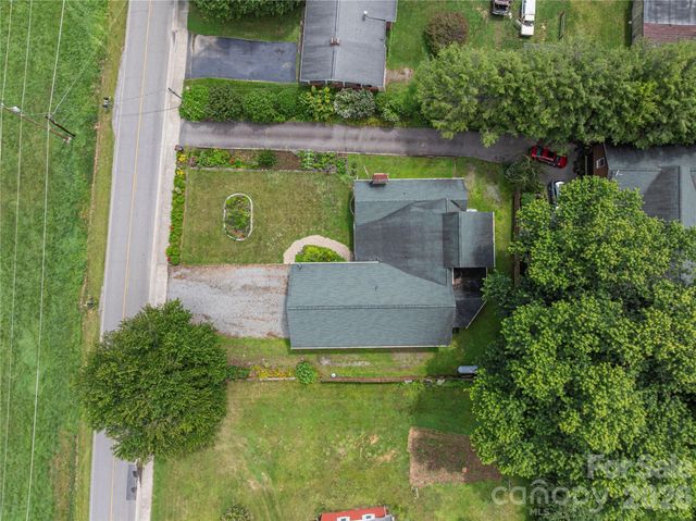 1075 Moody Farm Road, Maggie Valley, NC 28751