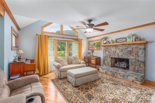 1075 Moody Farm Road, Maggie Valley, NC 28751