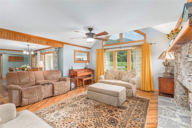1075 Moody Farm Road, Maggie Valley, NC 28751