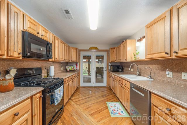 1075 Moody Farm Road, Maggie Valley, NC 28751