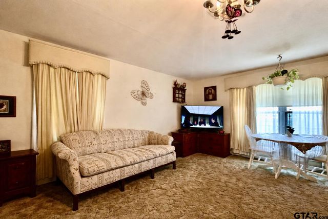 203 Yates Street, Mt Vernon, TX 75457