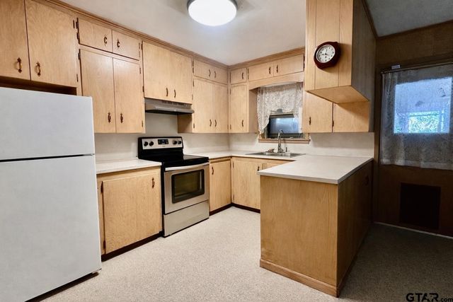 203 Yates Street, Mt Vernon, TX 75457