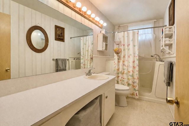 203 Yates Street, Mt Vernon, TX 75457