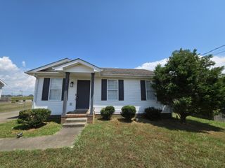 257 Cranklen Cir, Clarksville, TN 37042