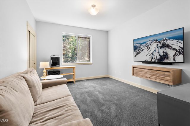 478 NW Flagline Drive, Bend, OR 97703