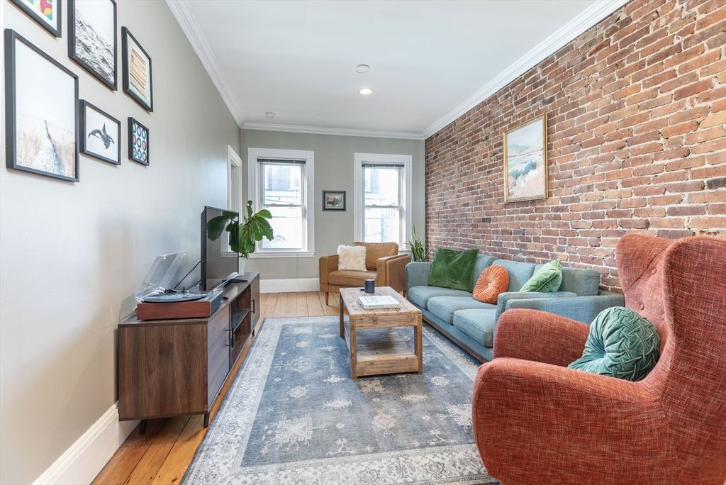 192 W 5th 2, Boston, MA 02127