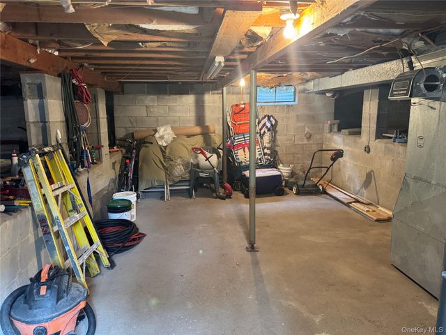 39 North Rd., Hampton Bays, NY 11946