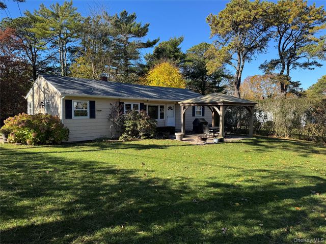 39 North Rd., Hampton Bays, NY 11946