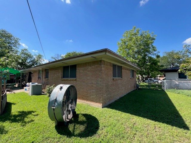 155 Chateau Drive, Fort Worth, TX 76134