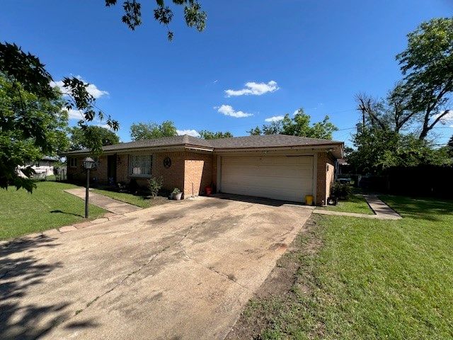 155 Chateau Drive, Fort Worth, TX 76134